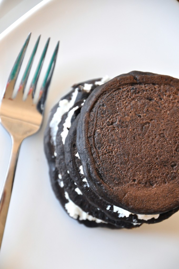 oreo cookie pancakes Oreo Cookie Pancakes #minimalistbaker