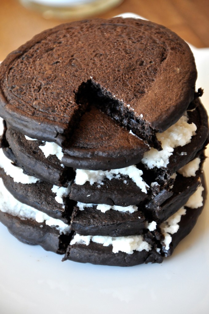 vegan oreo pancakes!!! Oreo Cookie Pancakes #minimalistbaker