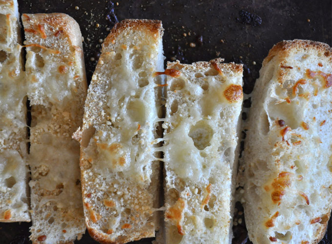 Healthy Alfredo Sauce & Cheesy Garlic Ciabatta #minimalistbaker