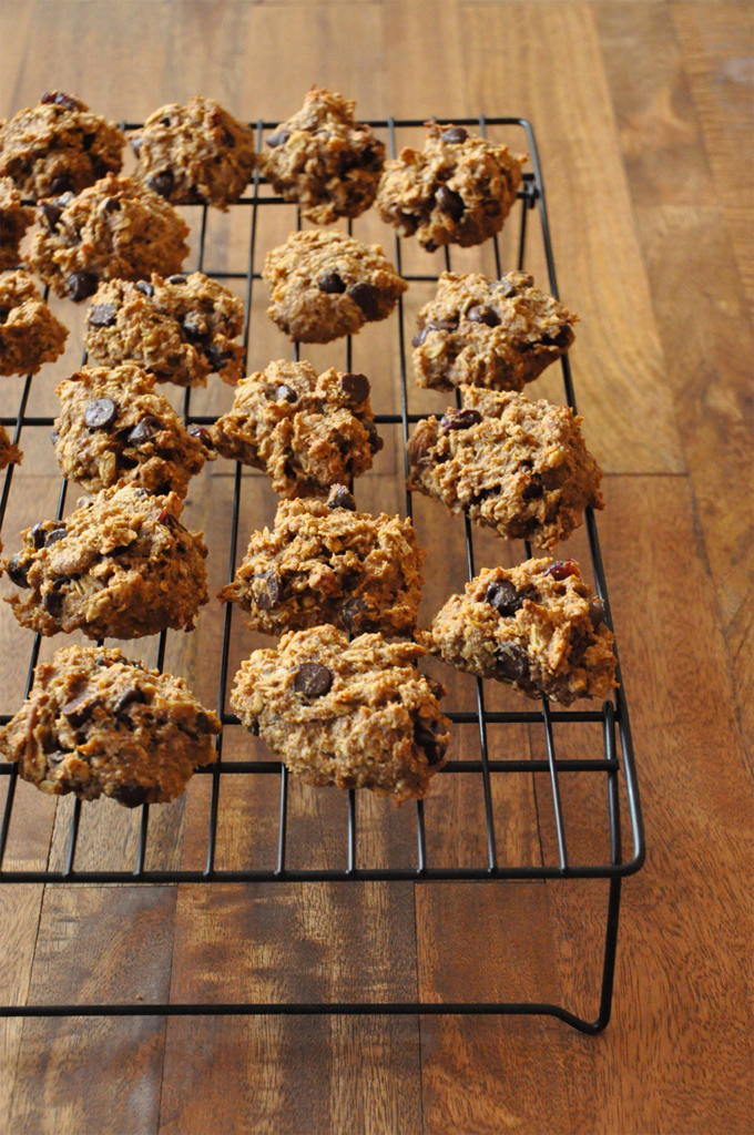 Fresh batch of Vegan Everything Breakfast Cookies on a cooling rack