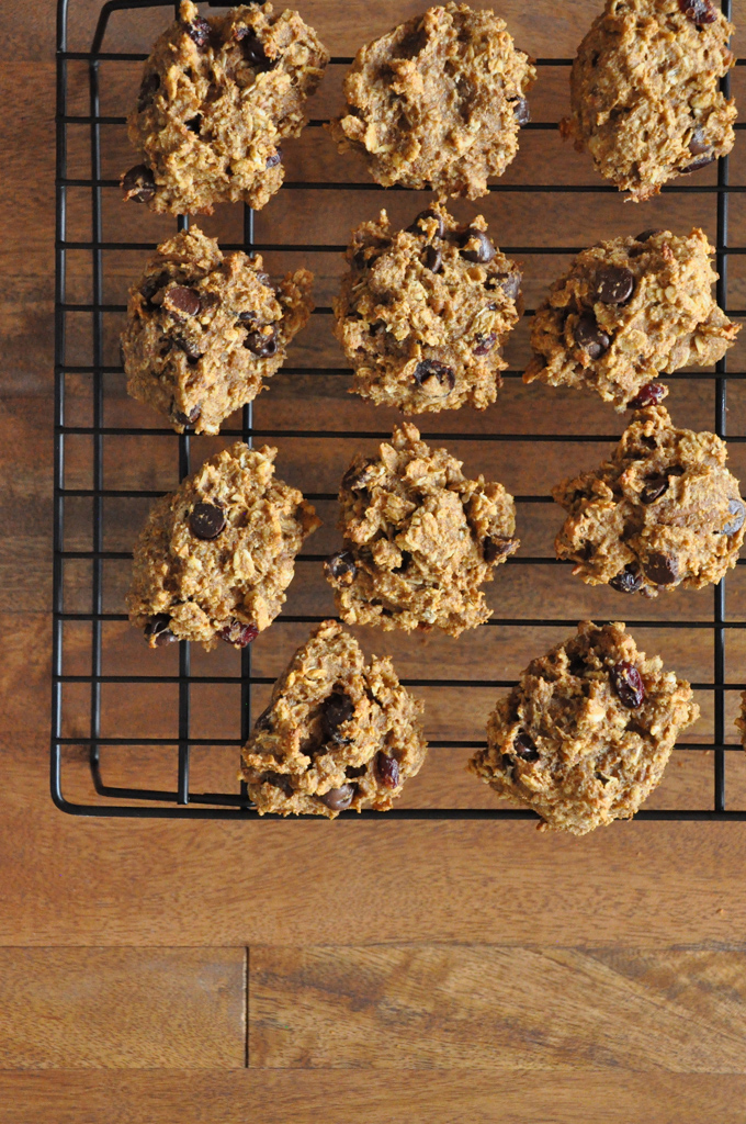 Cooling rack with a batch of our Vegan Everything Breakfast Cookies recipe