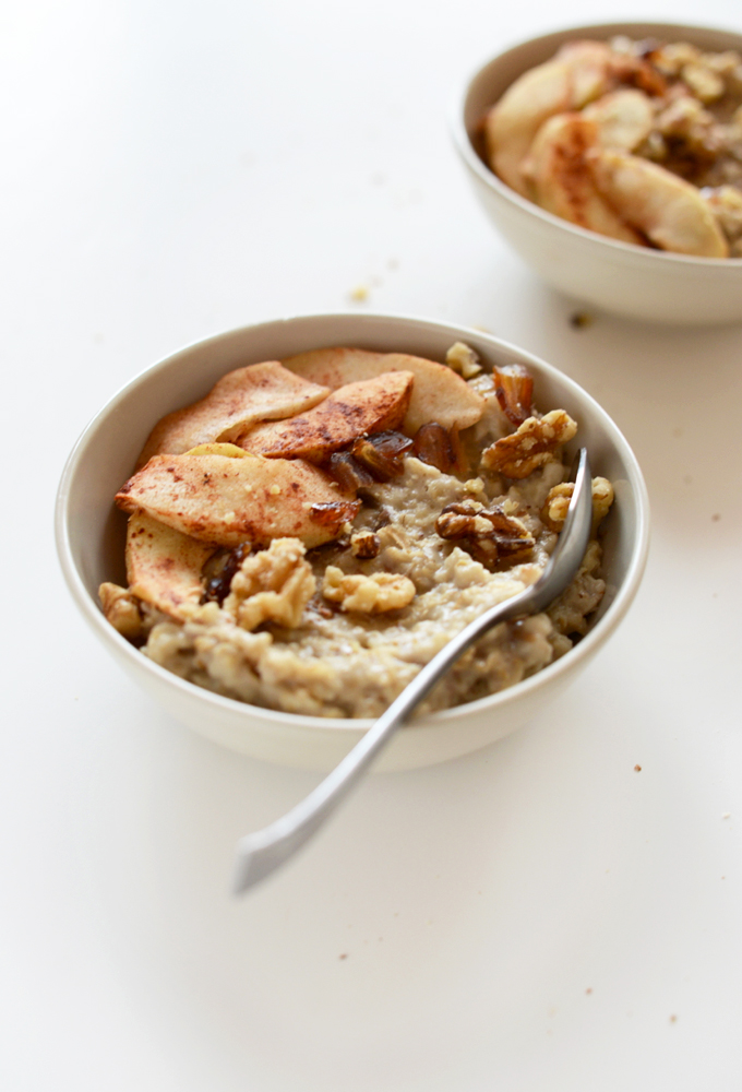 Bowl of Apple Pie Oats for a warm fall breakfast
