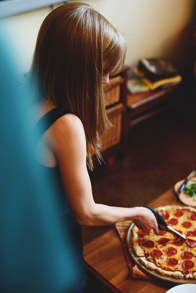 Laura cutting slices of pizza