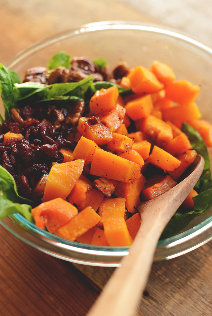 Roasted Butternut Squash Salad with Spinach and Caramelized Pecans | minimalistbaker.com