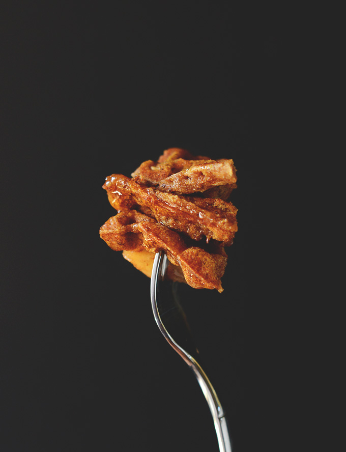 Vegan Cinnamon Apple Waffles | minimalistbaker.com recipes