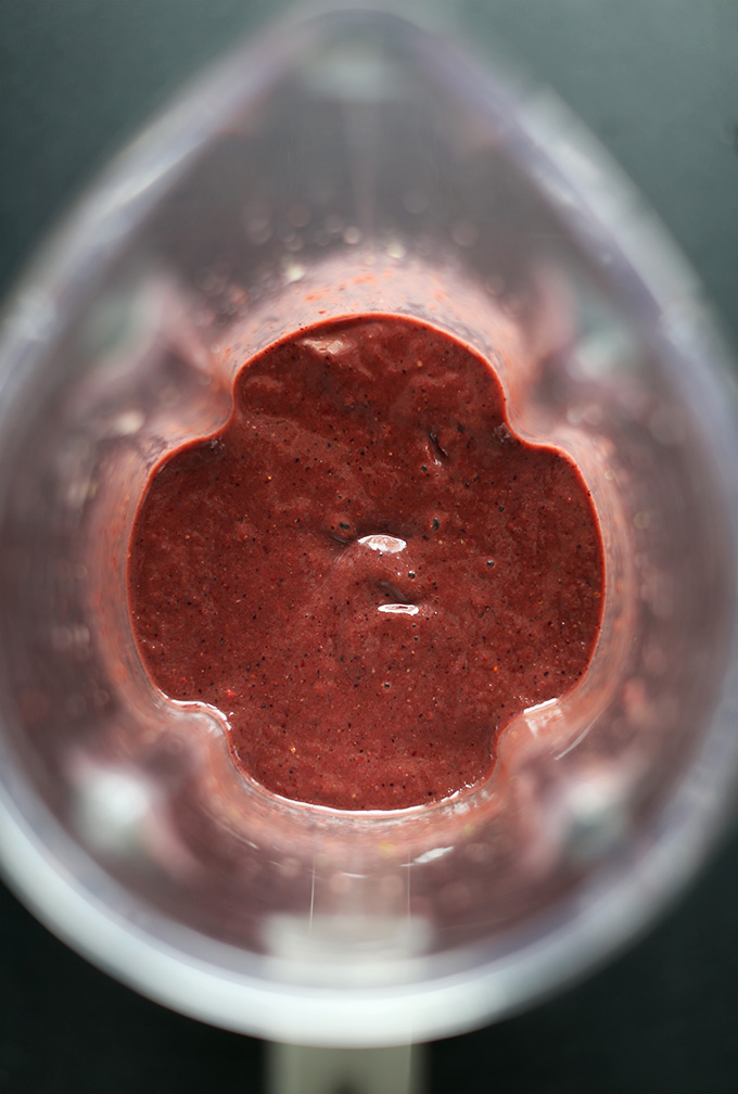 Blender with freshly blended Detox Smoothie