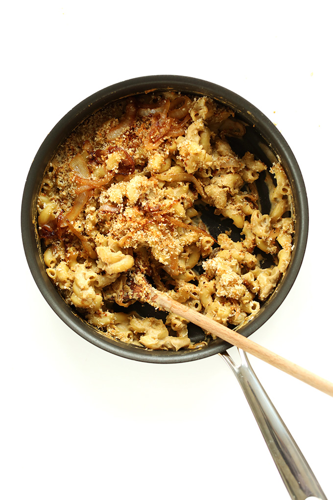 Pan of Vegan Caramelized Onion Mac n Cheese made with panko breadcrumbs