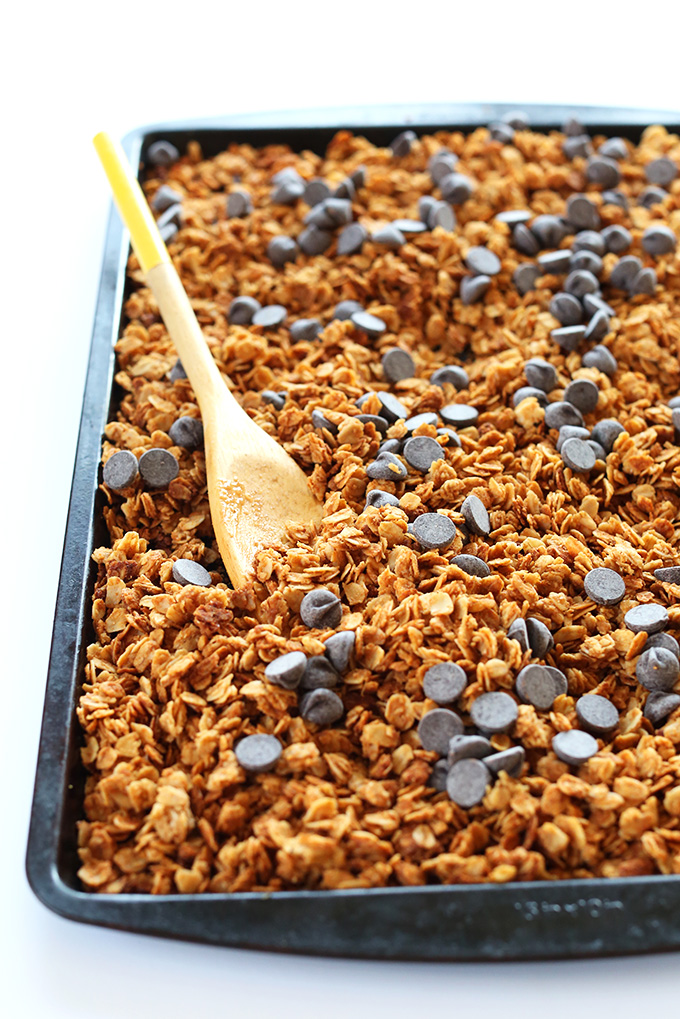 Peanut Butter Chocolate Chip Granola! 6 ingredients, super peanut buttery, and perfectly salty-sweet! #vegan #chocolate #glutenfree #minimalistbaker