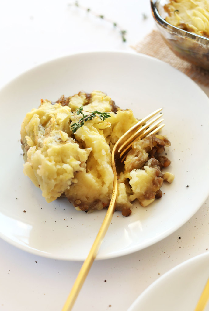 THE BEST Vegan Shepherds Pie! 8 ingredients, 1 hour, SO delicious! #vegan #glutenfree