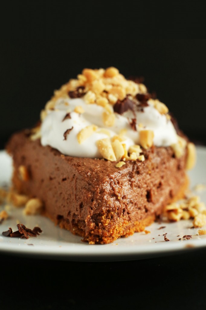 AMAZING 7 ingredient Chocolate PB MOUSSE PIE! #vegan