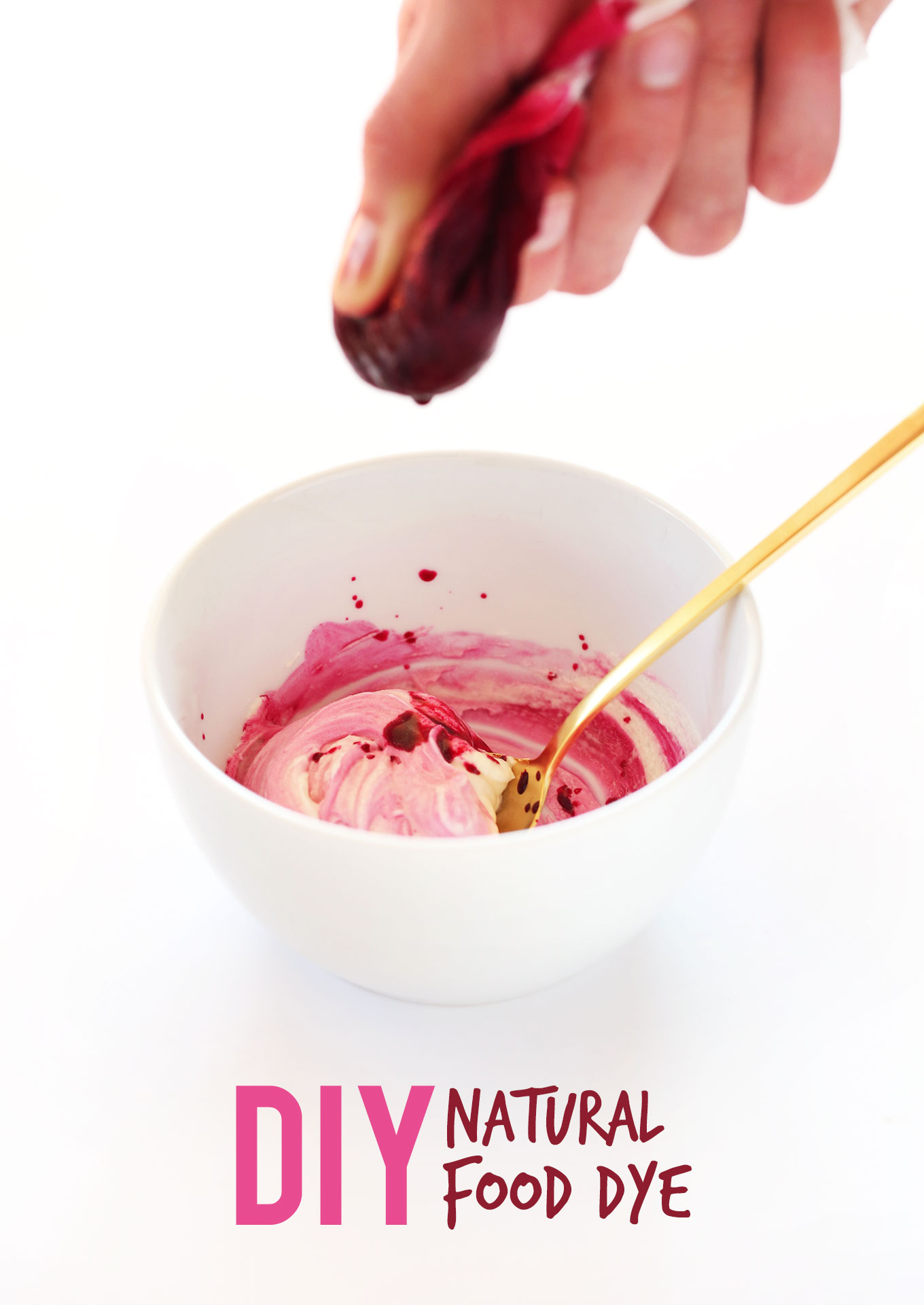 Making DIY Natural Food Dye for frosting sugar cookies