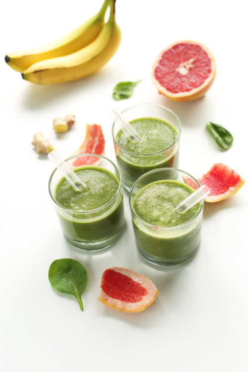 Simple and refreshing Grapefruit Green Smoothie for a vegan snack