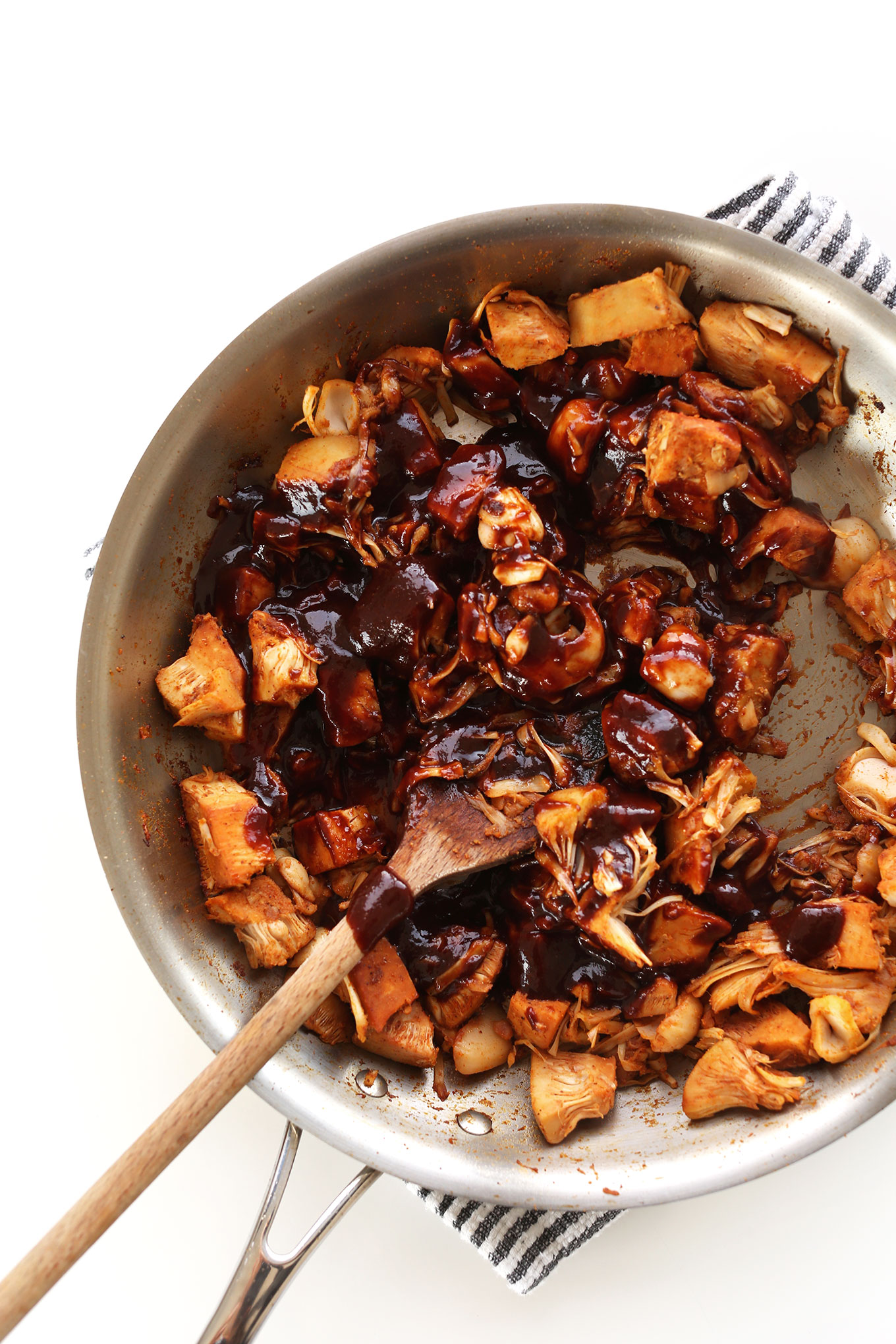 Sauté pan filled with our easy jackfruit jackfruit pulled pork recipe