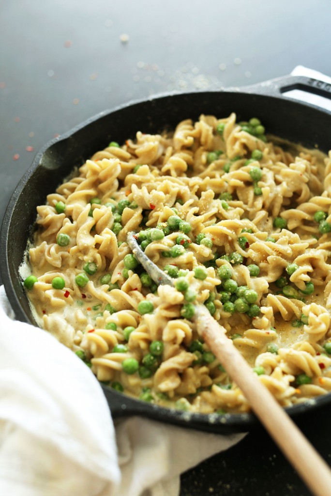 CREAMY, delicious Vegan Aflredo Pasta! 9 ingredients, SIMPLE methods, SO delicious! #vegan #pasta #recipe #dinner #minimalistbaker