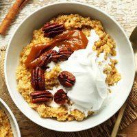 Bowl of Pumpkin Pie Oats for a delicious gluten-free vegan breakfast