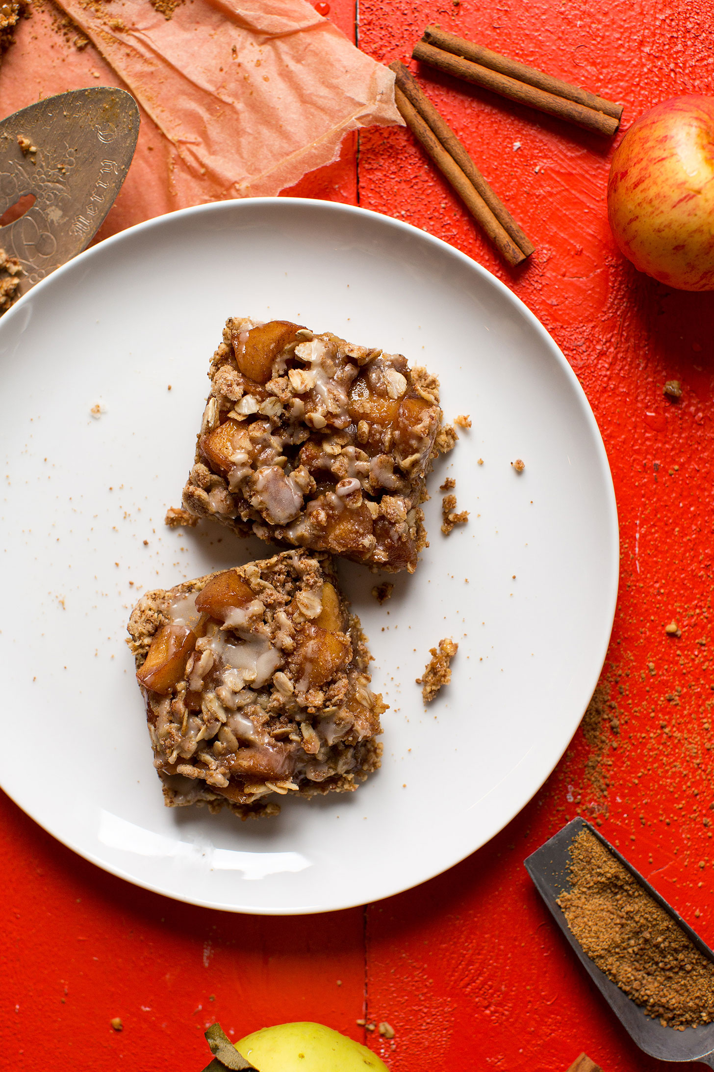 Two squares of wholesome gluten-free vegan apple pie crumble bars made with oat-almond crust
