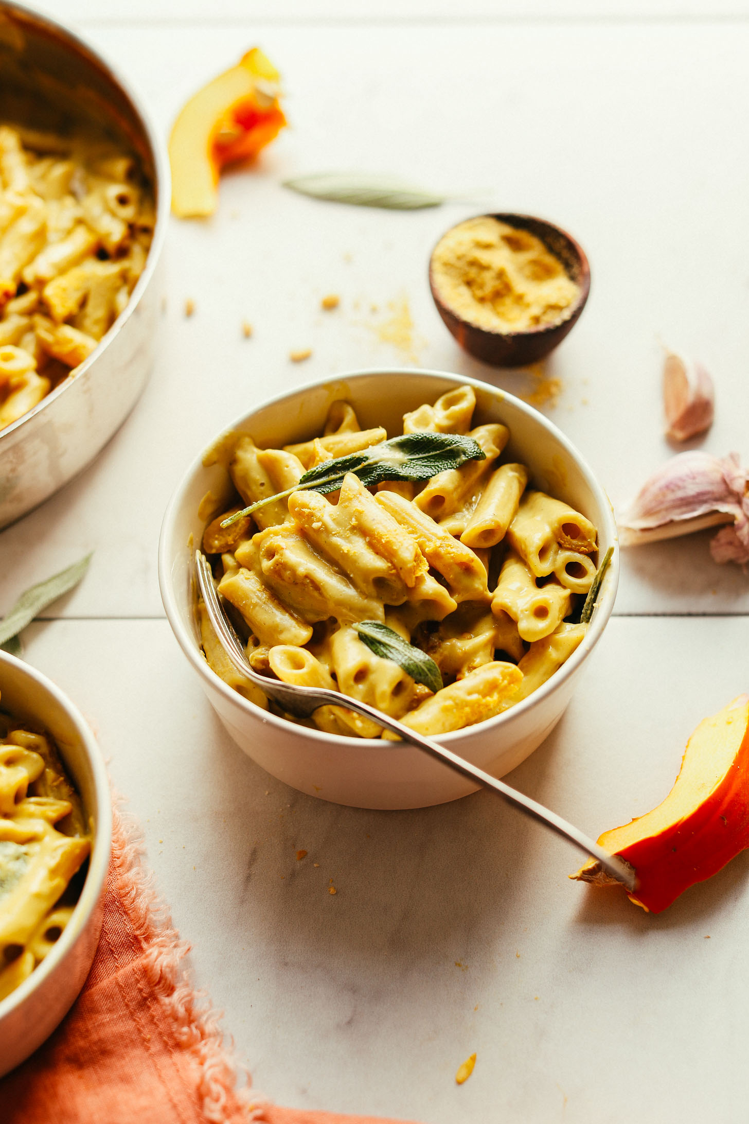 AMAZING Pumpkin Mac 'n' Cheese! 10 ingredients, cheesy, hearty, SO delicious! #vegan #plantbased #pumpkin #pasta #recipe #glutenfree #minimalistbaker