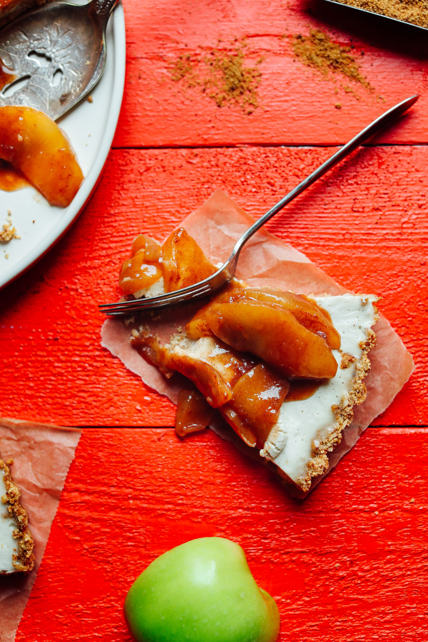 INCREDIBLE Caramel Apple Tart! 10 ingredients, naturally sweetened, SO delicious! #vegan #apple #tart #plantbased #thanksgiving #recipe #glutenfree #minimalistbaker
