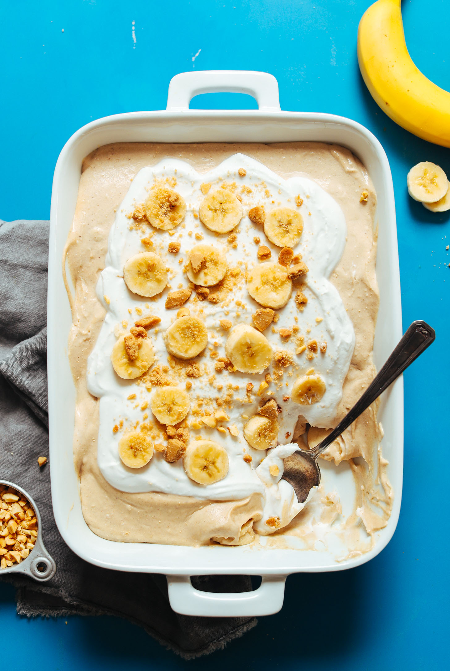 Ceramic dish filled with delicious and easy to make Peanut Butter Banana Pudding