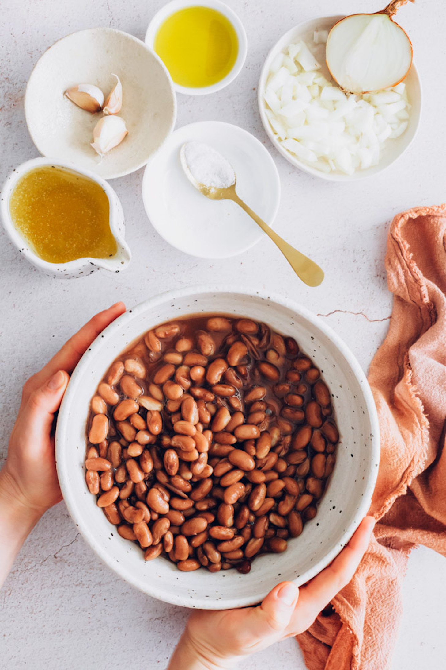 Pinto beans, garlic, onion, salt, vegetable broth, and avocado oil