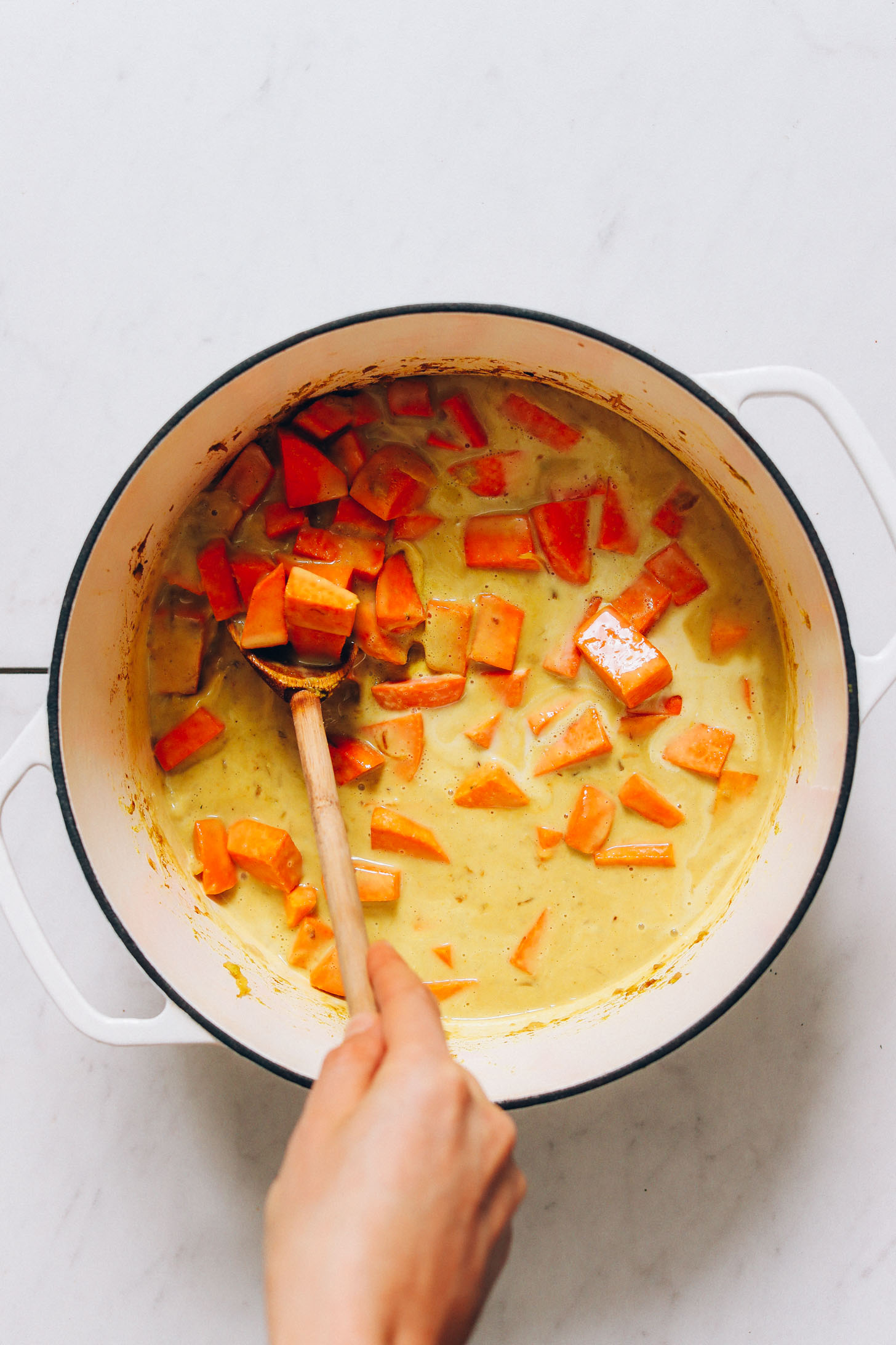 Cooking an oil-free green curry recipe