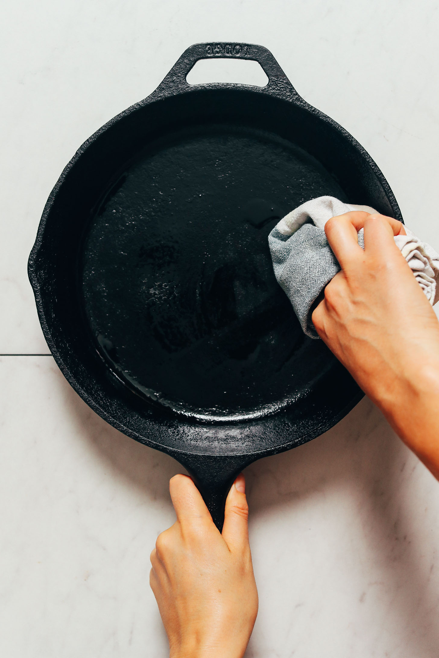 Spreading oil in a cast iron skillet
