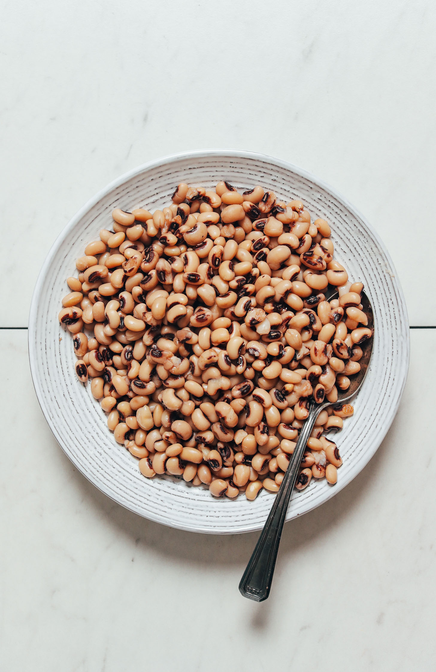 Bowl of black eyed peas cooked in the Instant Pot