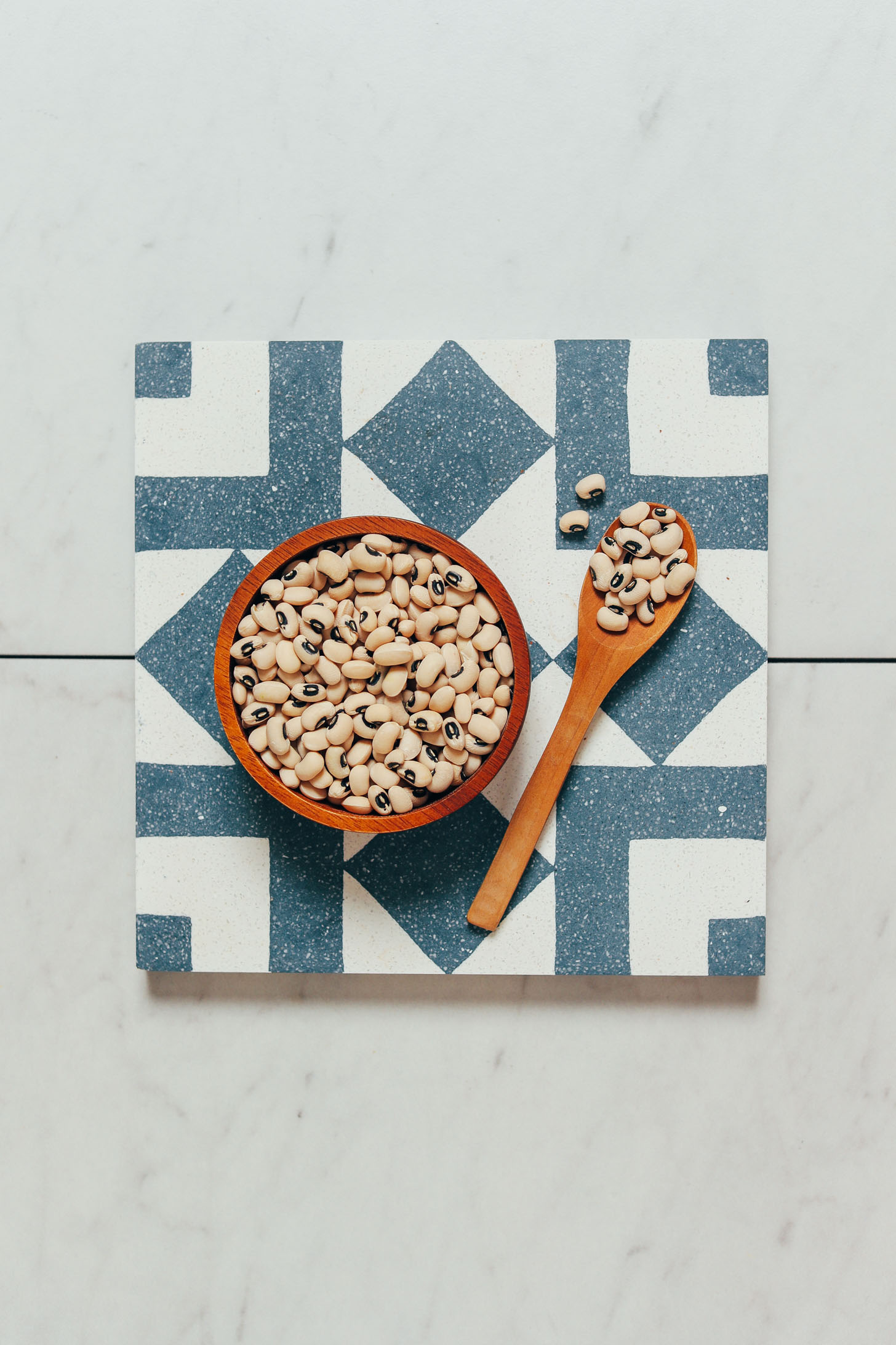 Bowl and spoon of dry black eyed peas