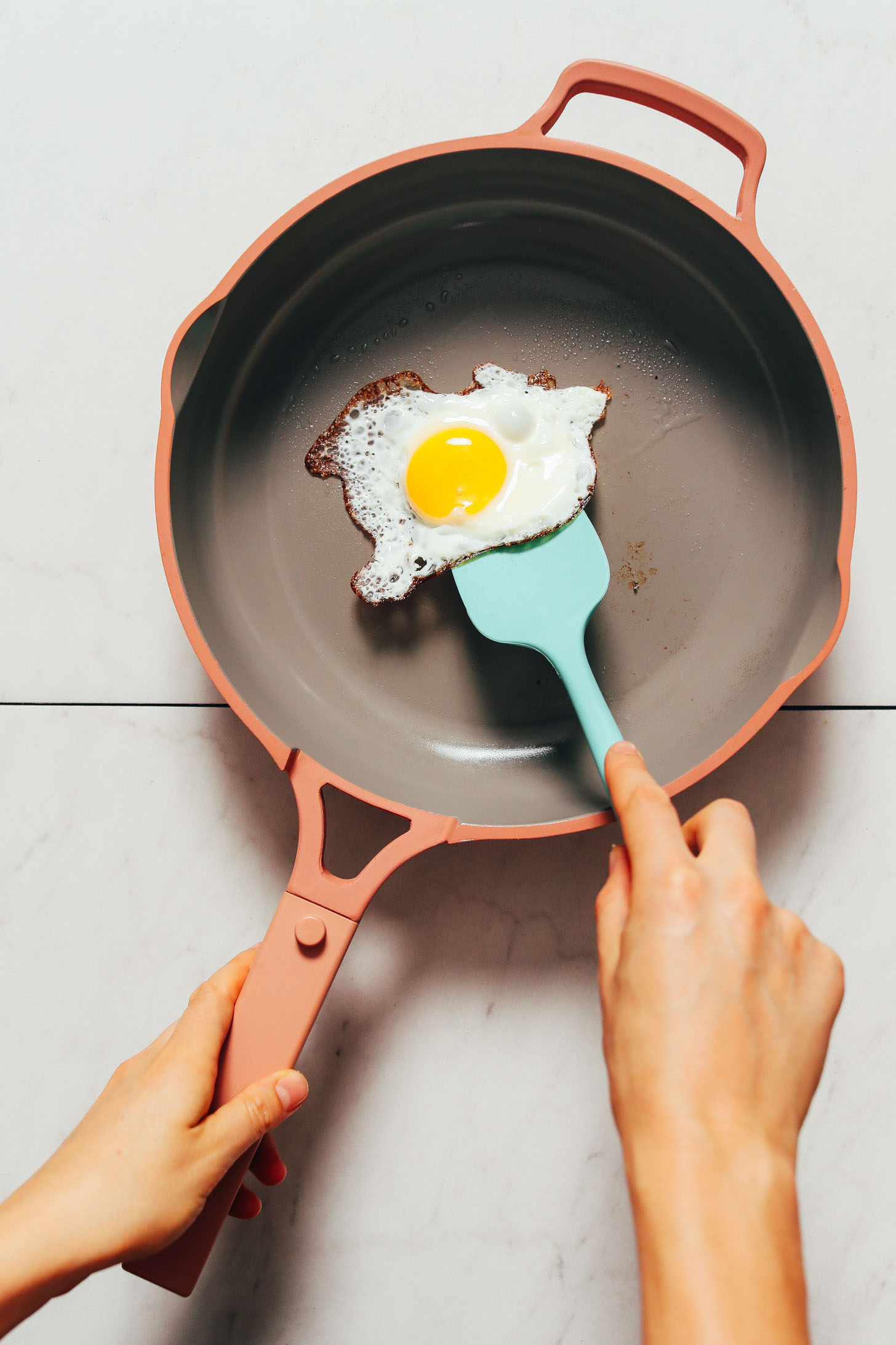 Cooking an egg in the Always Pan