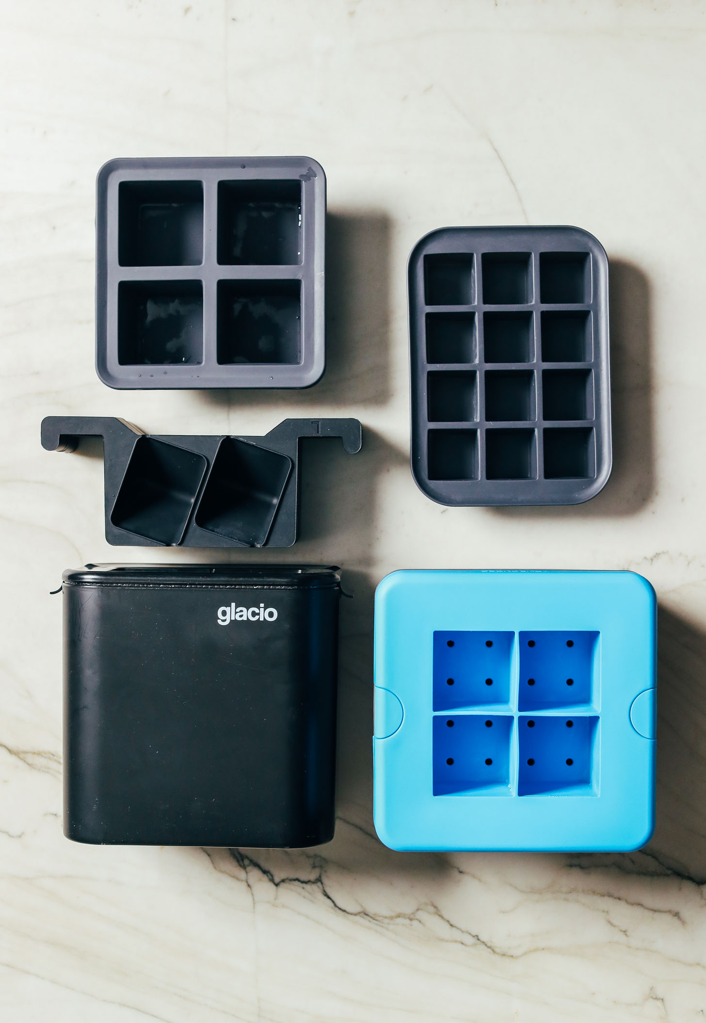 Types of ice cube trays for making cocktails