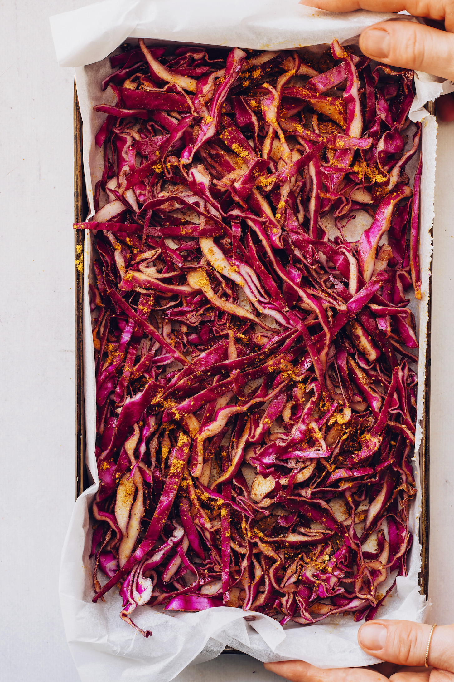 Thinly sliced red cabbage sprinkled with curry powder