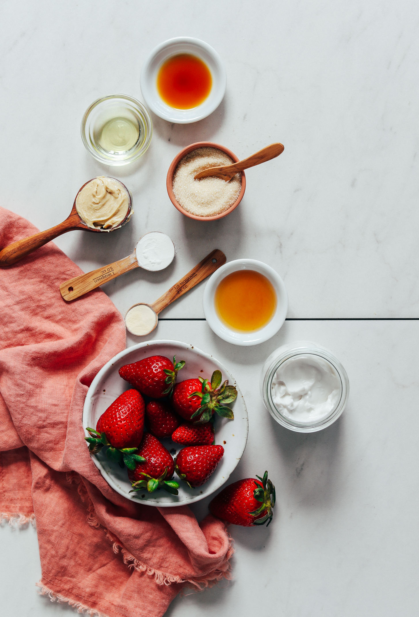 Vanilla, avocado oil, cashew butter, cane sugar, cornstarch, xanthan gum, maple syrup, strawberries, and coconut milk