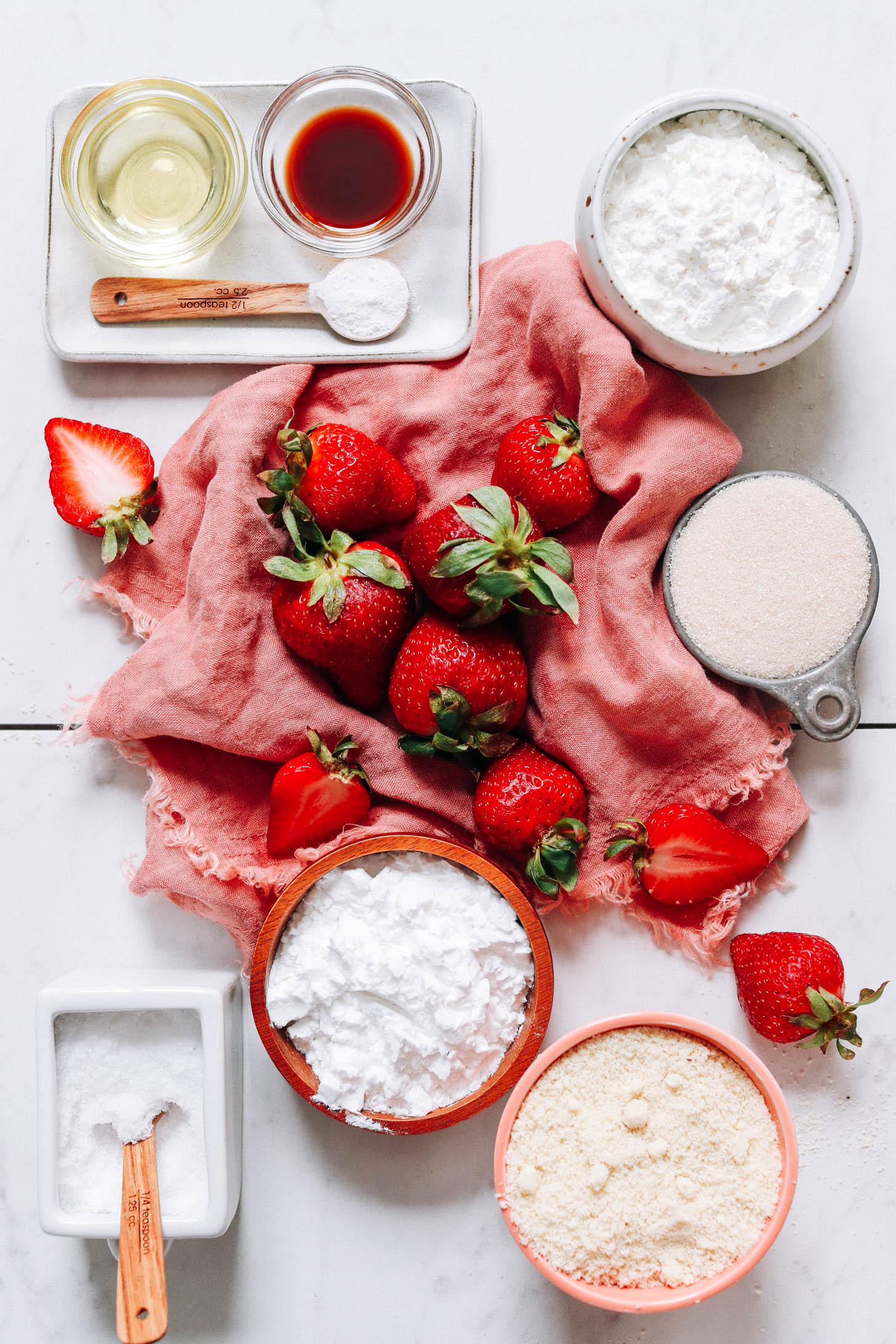 Avocado oil, vanilla, strawberries, baking powder, potato starch, cane sugar, salt, and almond flour