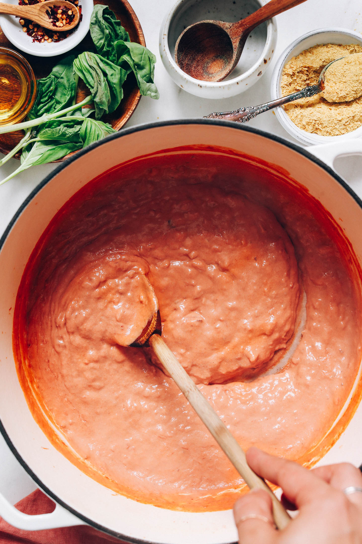 Creamy pasta sauce made with cashews and tomatoes
