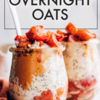 Jars of vegan and gluten-free apple pie overnigh oats with spoons in them