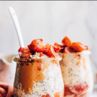 Jars of vegan and gluten-free apple pie overnight oats with spoons in them