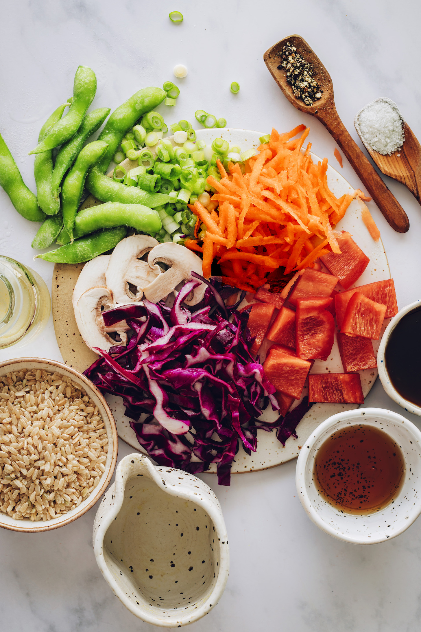Edamame, green onions, carrots, salt, black pepper, red bell pepper, teriyaki sauce, sesame oil, water, red cabbage, mushrooms, brown rice, and rice vinegar