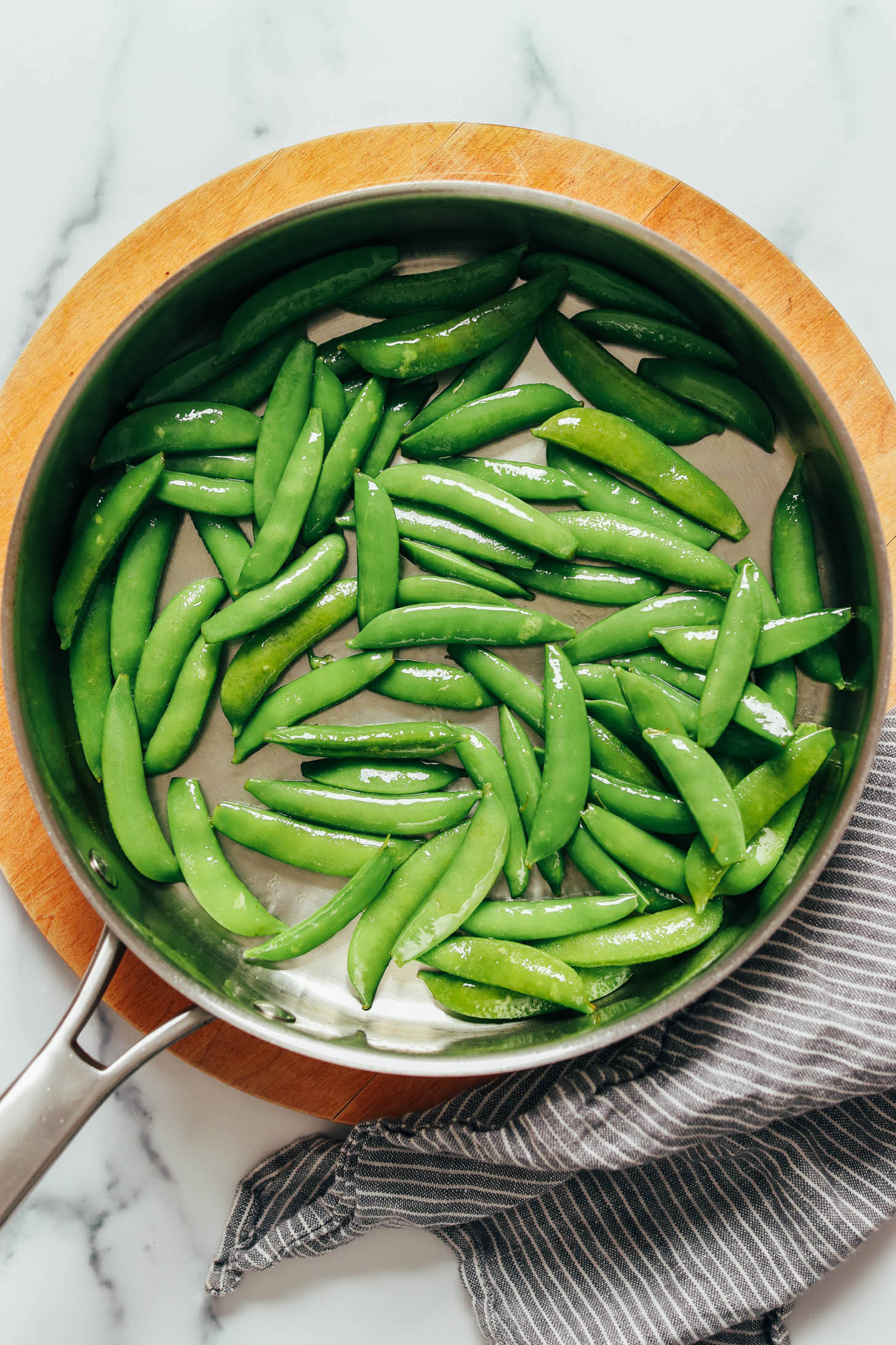 Pan of cooked sugar snap peas