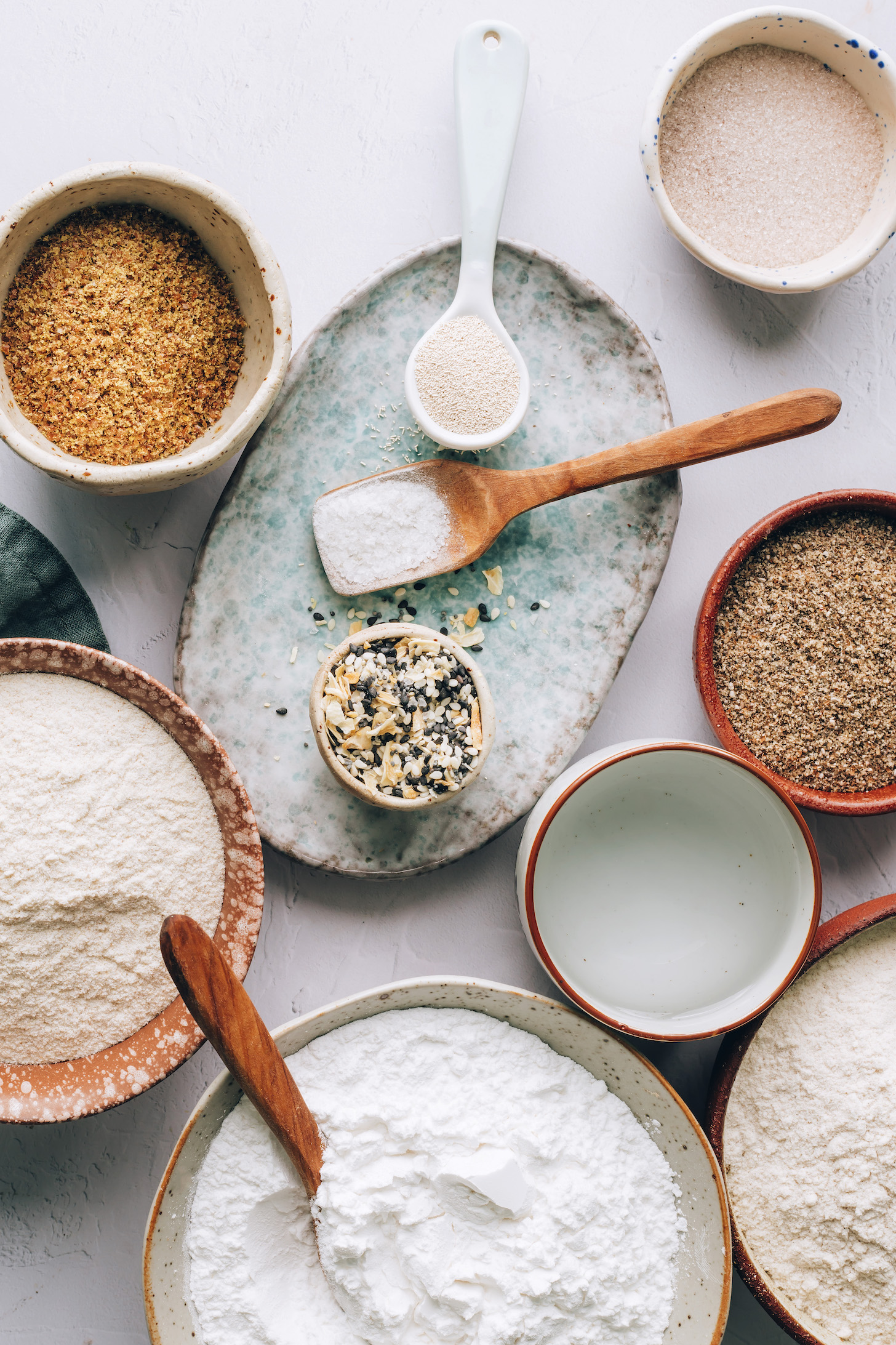 Flaxseed meal, brown rice flour, tapioca starch, sorghum flour, water, ground chia seeds, everything bagel seasoning, sea salt, yeast, and sugar