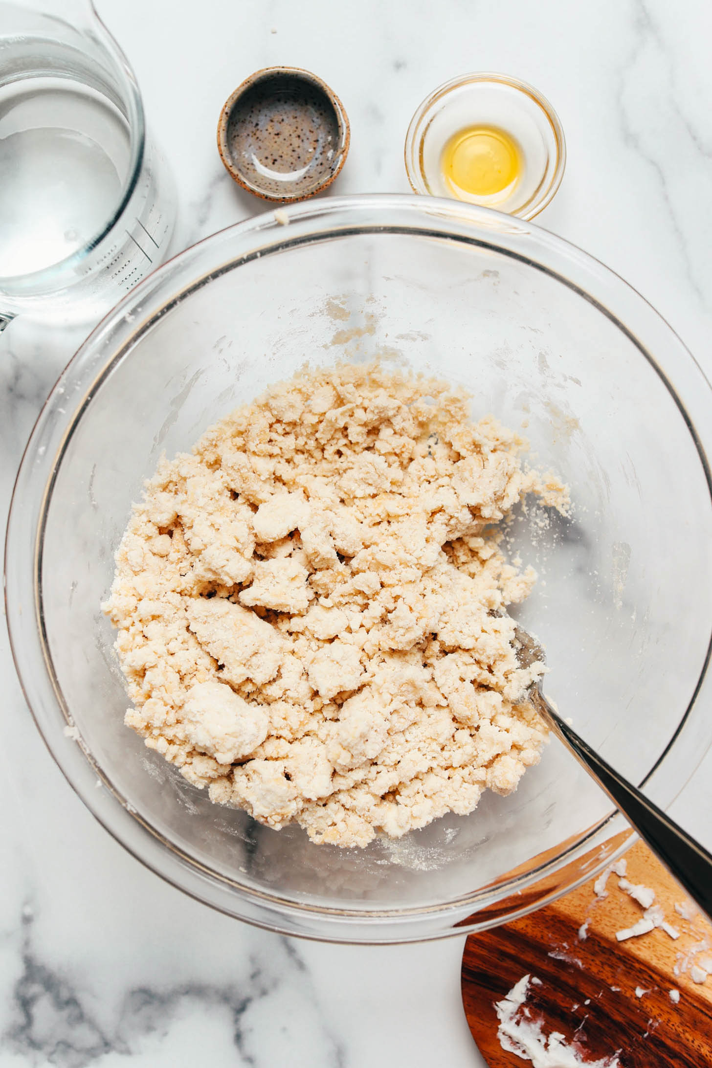 Crumbly dough in a glass bowl