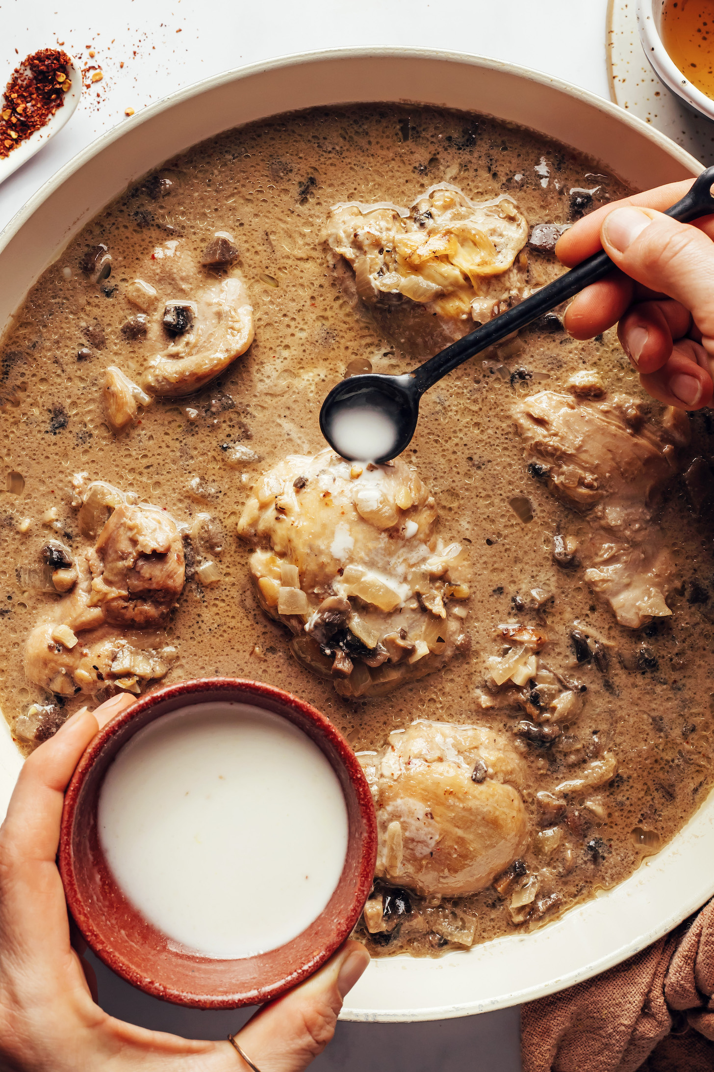 Adding an arrowroot + water slurry into the mushroom chicken