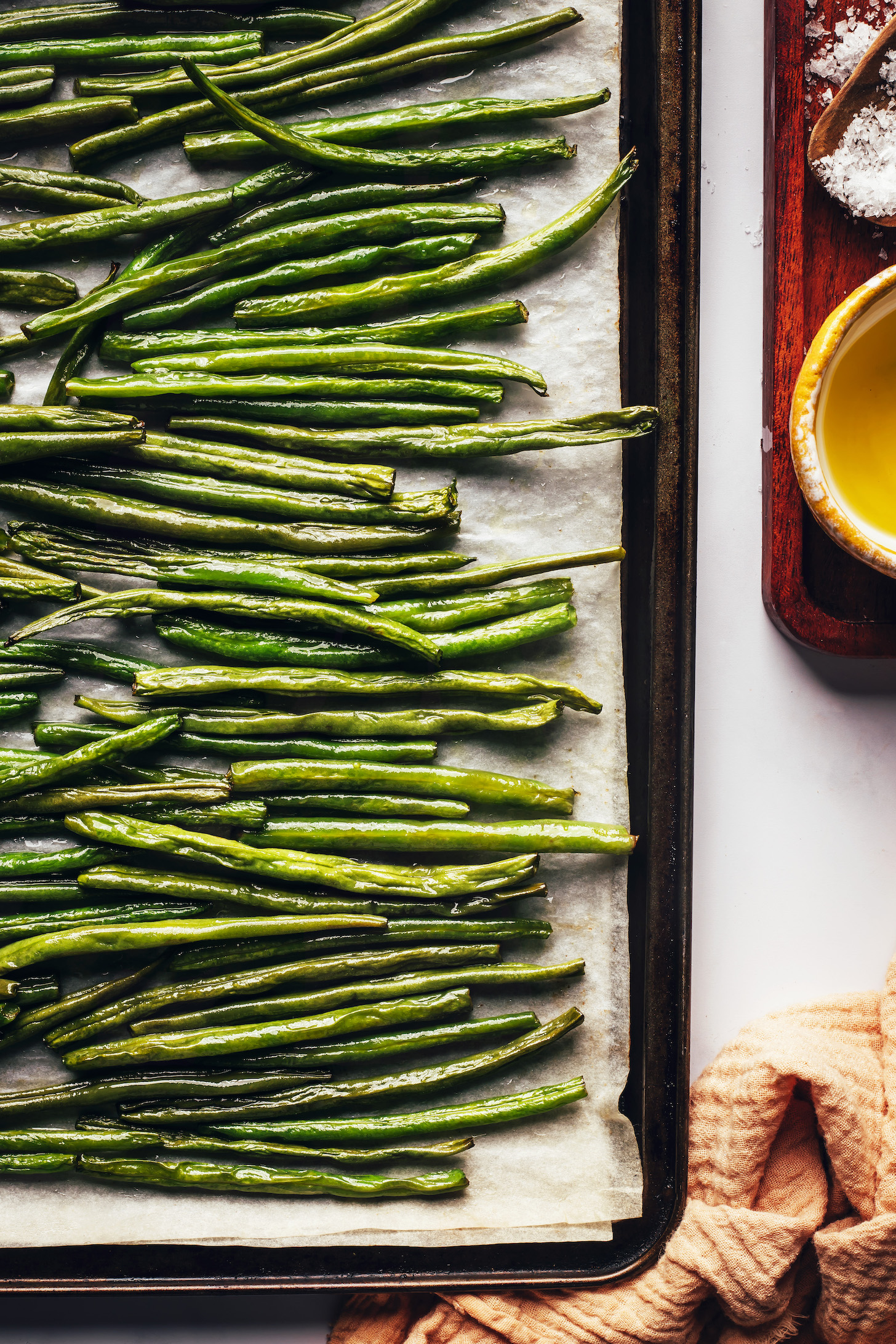 Baking sheet of perfect oven roasted green beans